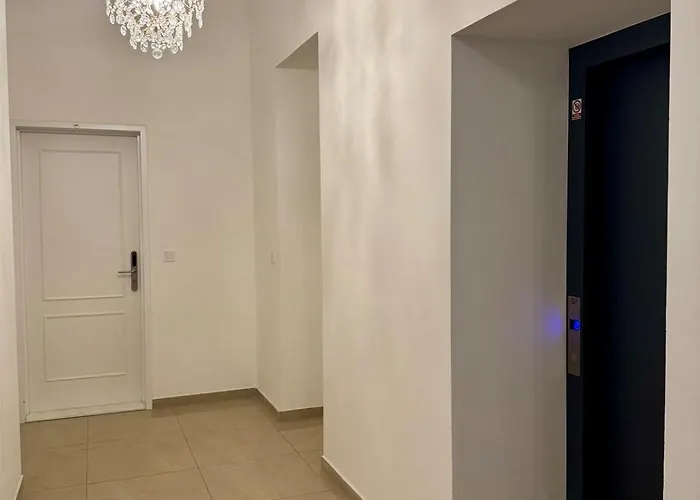 Apartament With Free Garage Parking